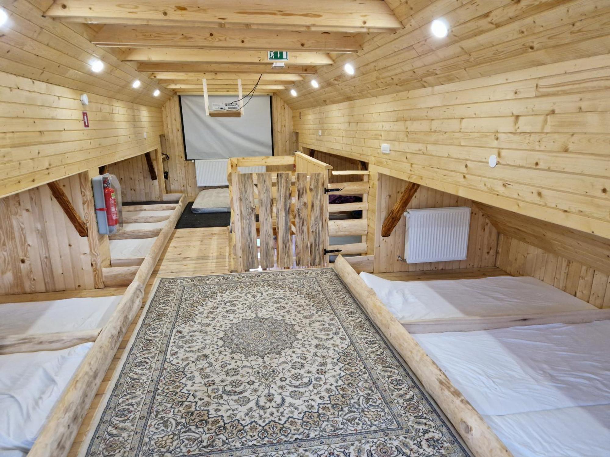 Cowboy'S Land Hotel Visnja Gora Eksteriør billede