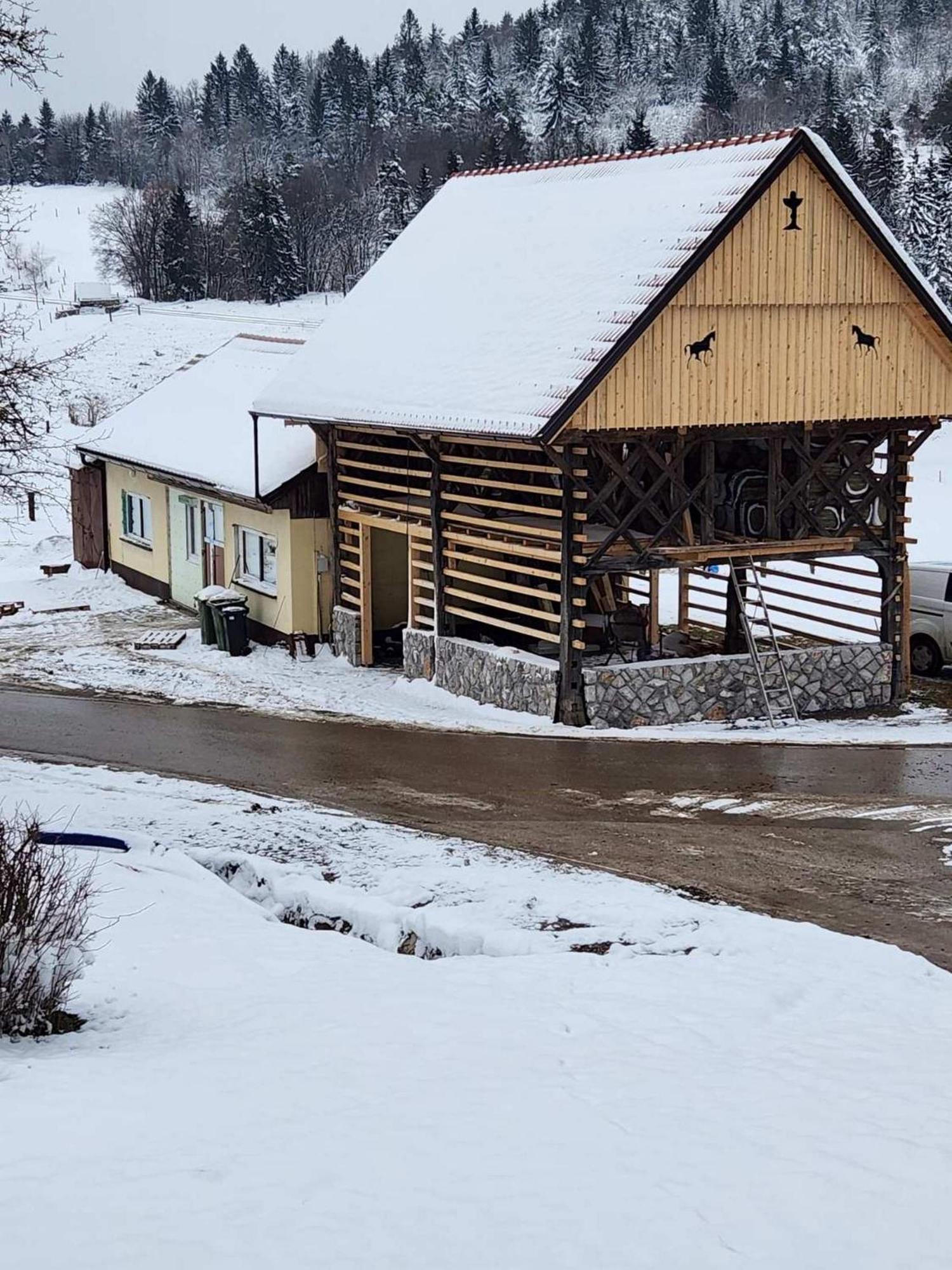 Cowboy'S Land Hotel Visnja Gora Eksteriør billede