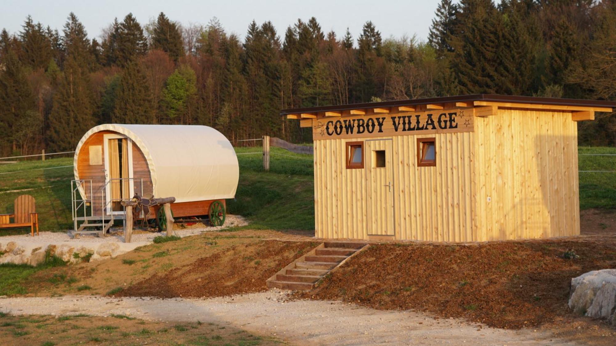 Cowboy'S Land Hotel Visnja Gora Eksteriør billede