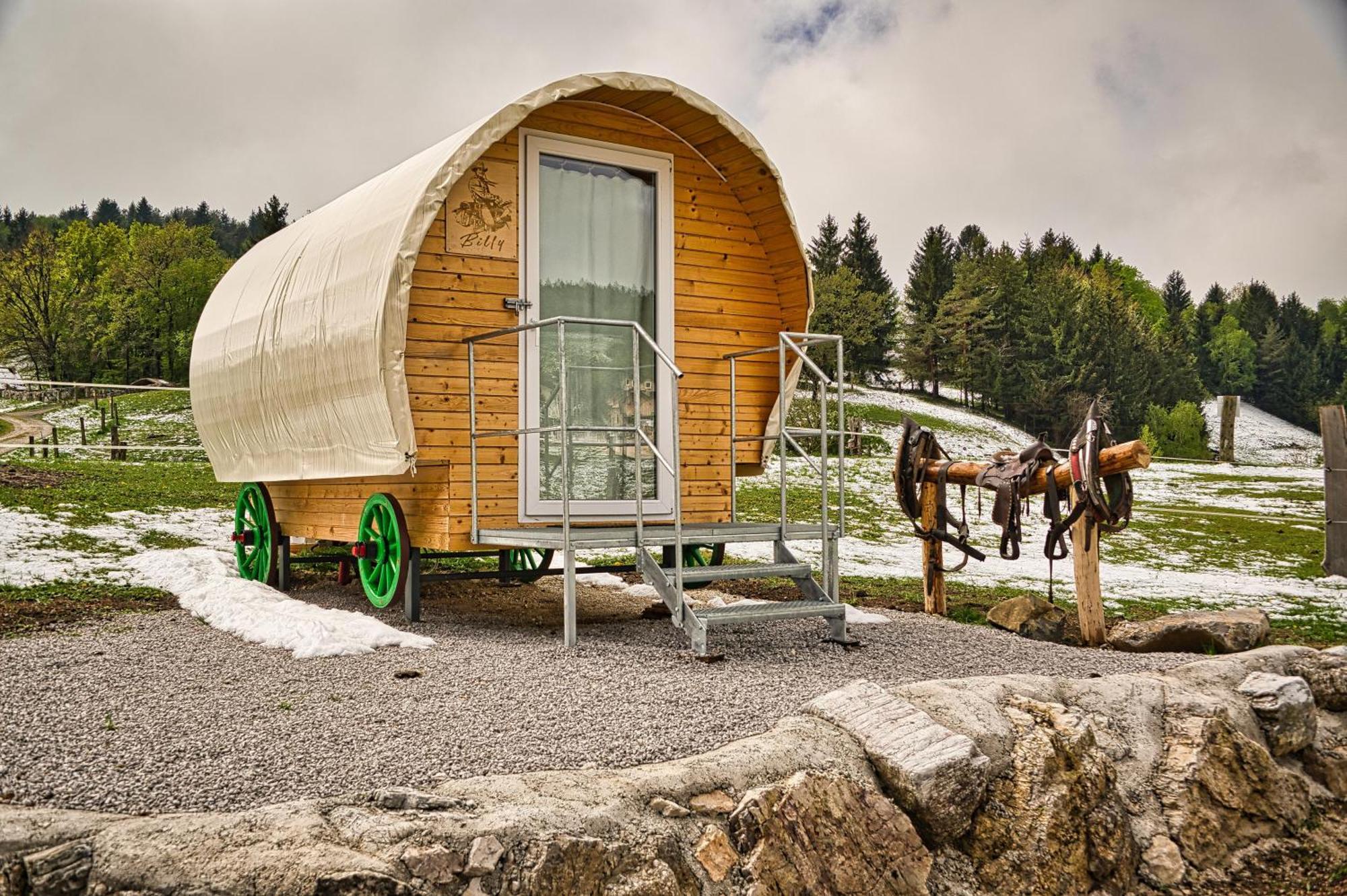 Cowboy'S Land Hotel Visnja Gora Eksteriør billede