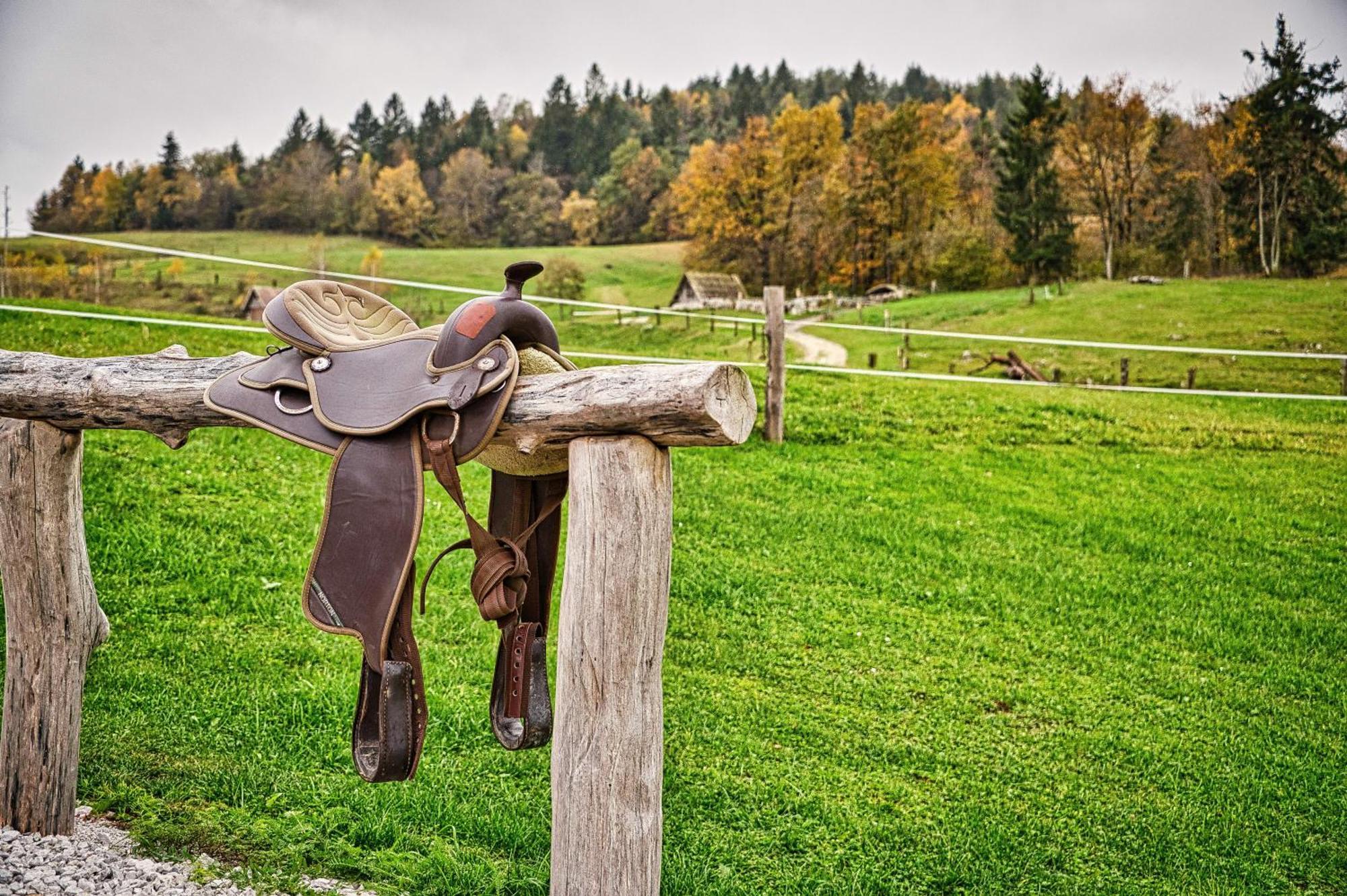 Cowboy'S Land Hotel Visnja Gora Eksteriør billede
